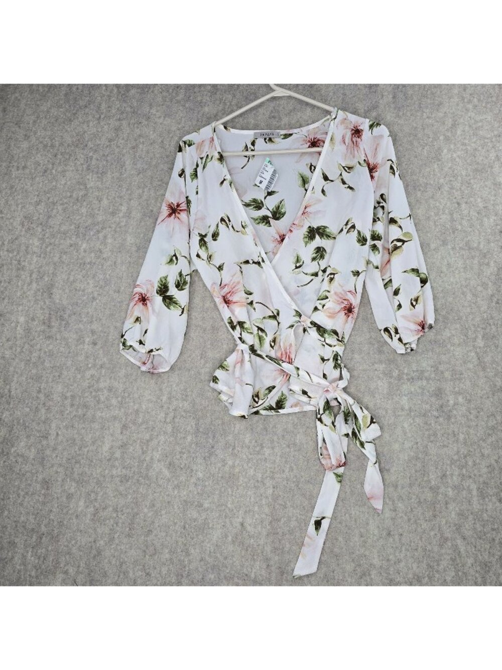 Papaya Womens Wrap Blouse White Floral Print Medium 3/4 Sleeves Lightweight